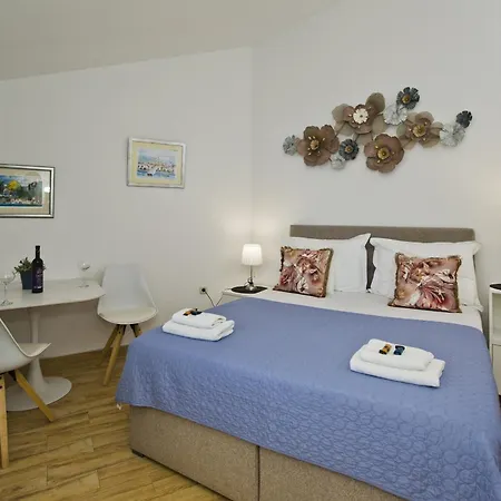 Apartamento By The Sea Hvar - 10430 *